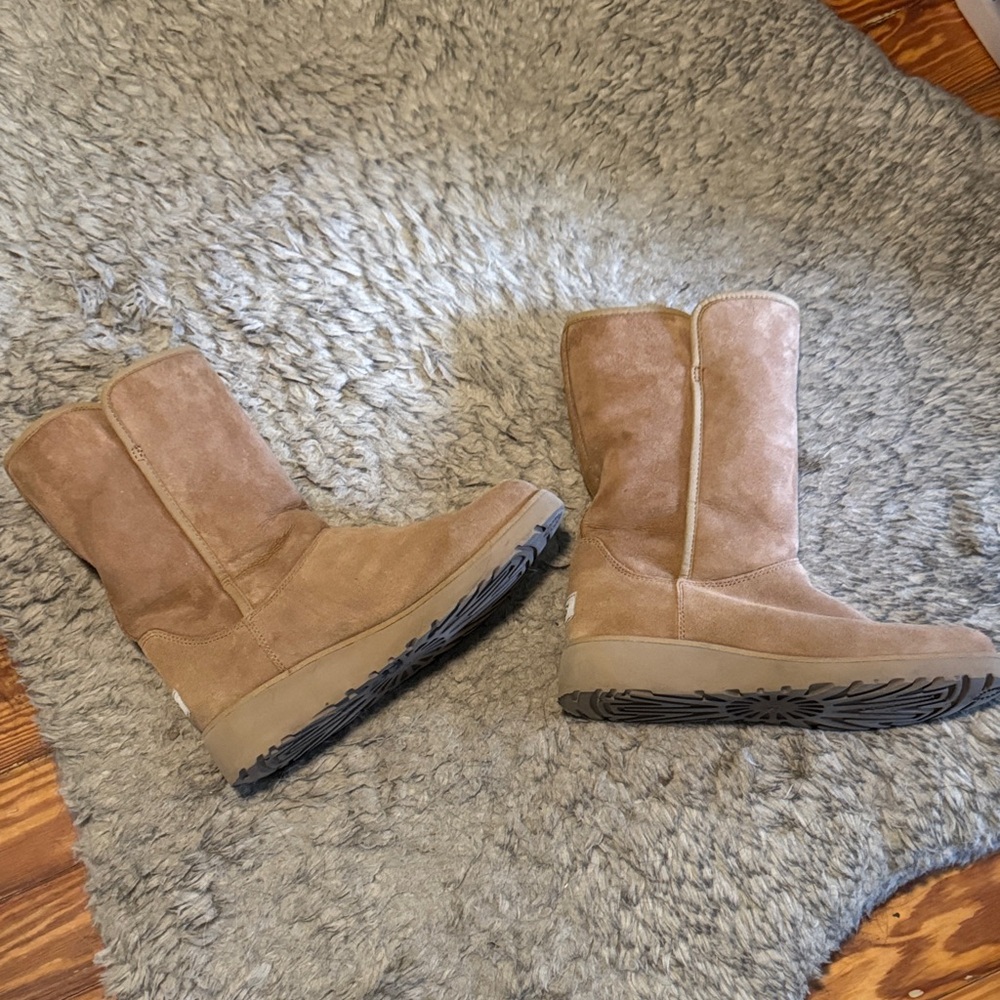 UGG Women's Classic Tan Suede Boots